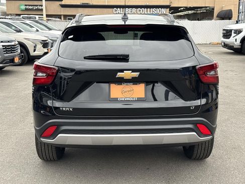 Used 2025 Chevrolet Trax LT FWD image 4