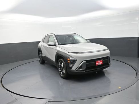 Used 2025 Hyundai Kona SEL AWD/4WD image 2