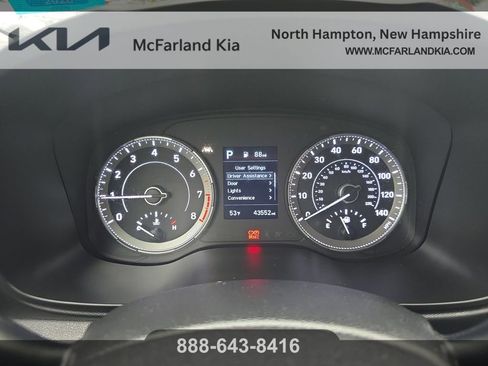 Used 2022 Hyundai Venue SEL image 17