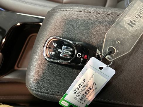 Used 2024 Buick Envista Sport Touring w/ Convenience I Package FWD image 20