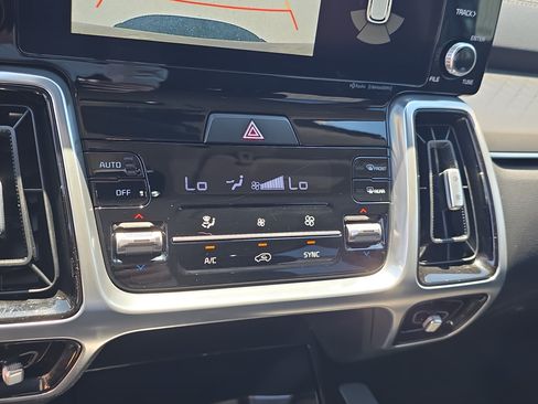 Certified 2023 Kia Sorento SX AWD/4WD image 26
