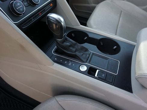 Used 2018 Volkswagen Atlas SE image 25