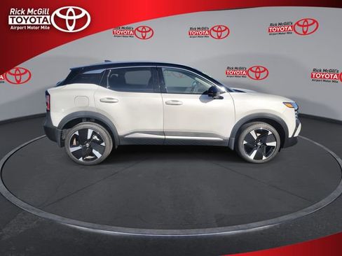 Used 2025 Nissan Kicks SR w/ Interior Electronics Package AWD/4WD image 9
