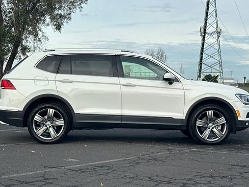 Used 2020 Volkswagen Tiguan SEL image 3