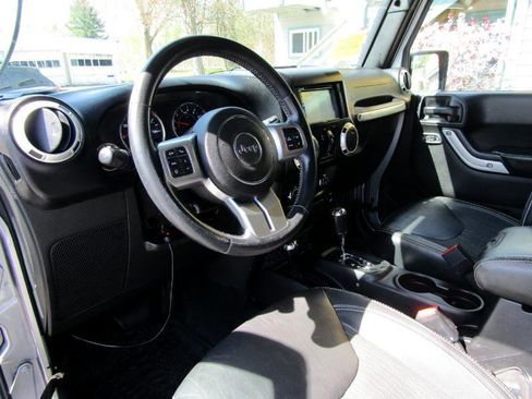 Used 2015 Jeep Wrangler Unlimited Sport image 15