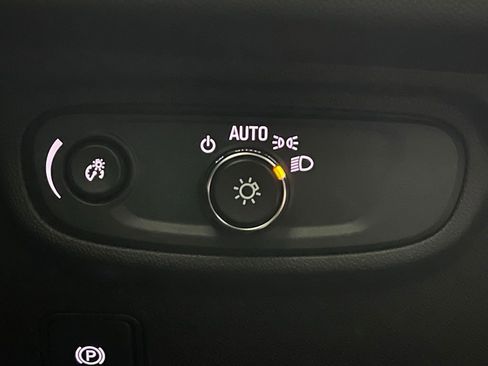 Used 2023 GMC Terrain SLE w/ Driver Convenience Package image 24