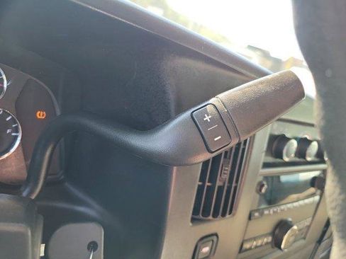 Used 2017 Chevrolet Express 2500 RWD image 28