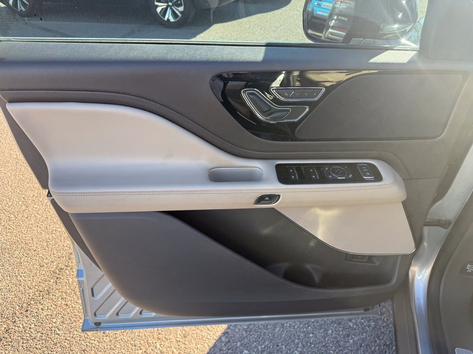 Used 2024 Lincoln Aviator 2WD image 16