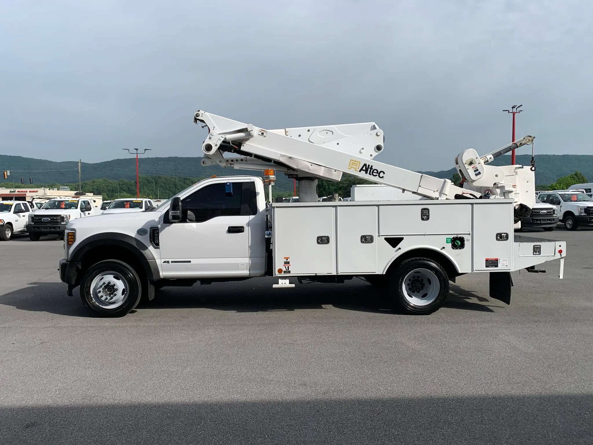 Used 2019 Ford F550 4x4 Regular Cab Super Duty image 5