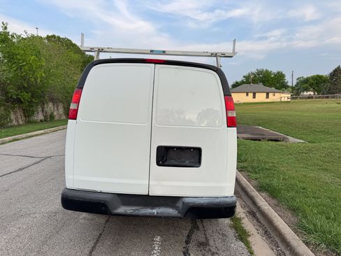 Used 2017 Chevrolet Express 2500 RWD image 1