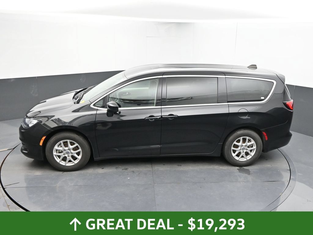 Used 2023 Chrysler Voyager LX FWD image 43