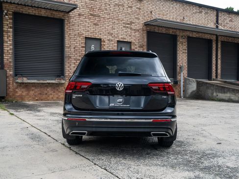 Used 2018 Volkswagen Tiguan SE w/ Panoramic Sunroof Package FWD image 5
