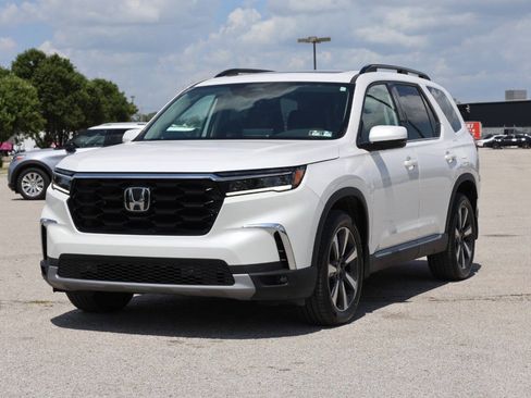 Used 2024 Honda Pilot Touring image 6