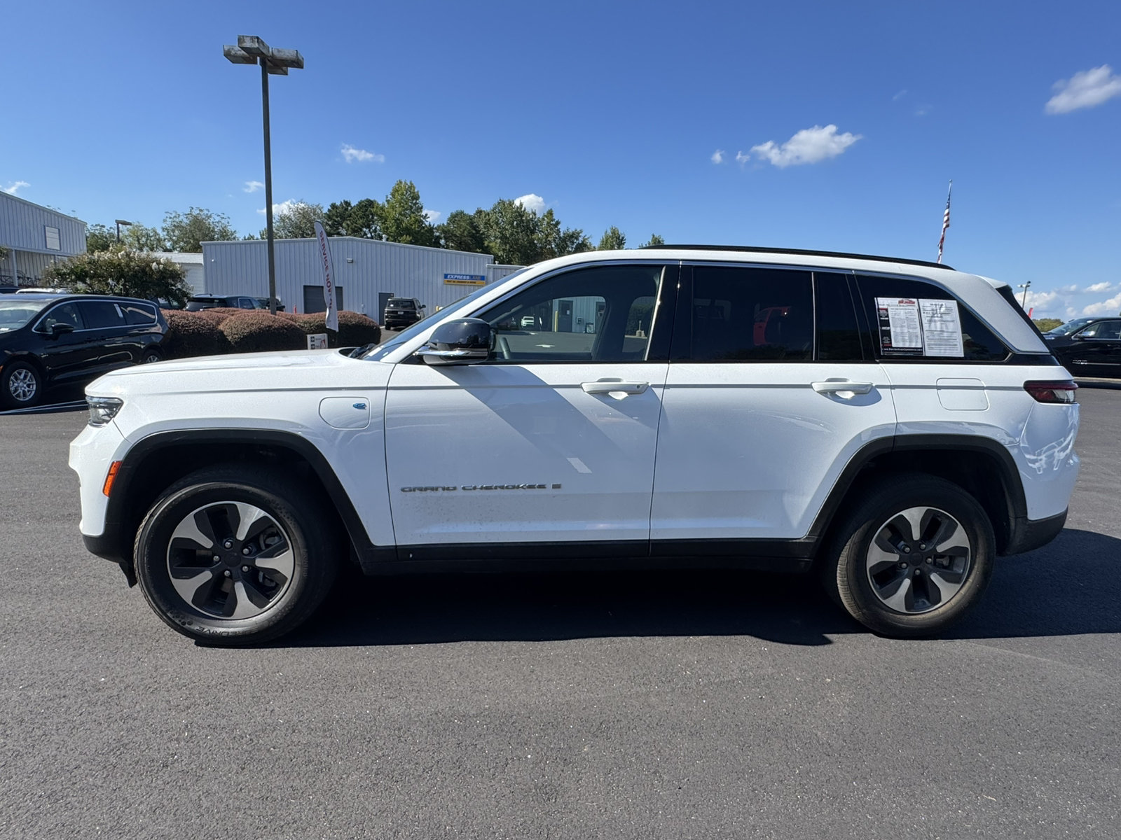 Used 2024 Jeep Grand Cherokee Limited 4xe AWD/4WD image 8