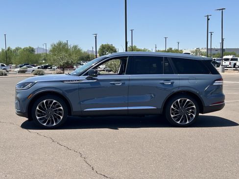 Used 2025 Lincoln Aviator Reserve w/ Equipment Group 201A AWD/4WD image 2