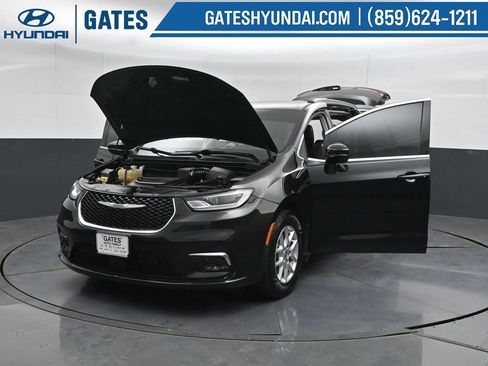 Used 2022 Chrysler Pacifica Touring-L w/ Uconnect Theater Family Group FWD image 63