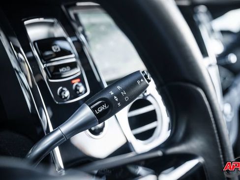 Used 2019 Rolls-Royce Wraith RWD image 78