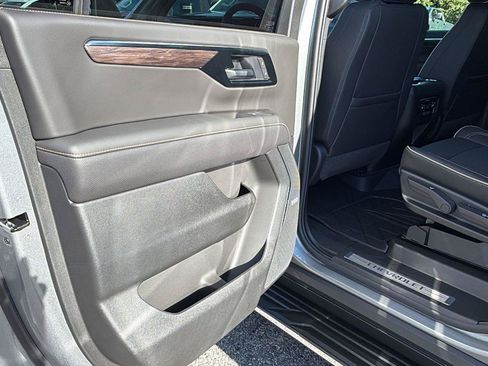 New 2026 Chevrolet Suburban Premier w/ Sun And Tow Package AWD/4WD image 17