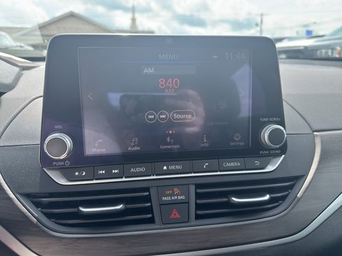 Used 2025 Nissan Altima 2.5 SV image 8