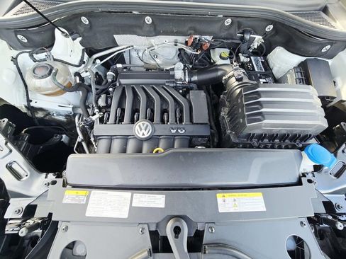 Used 2021 Volkswagen Atlas Cross Sport SE image 17