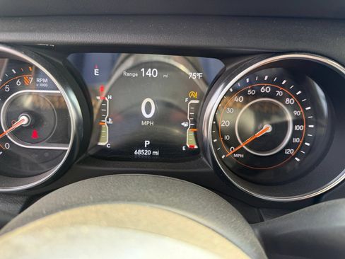 Used 2021 Jeep Gladiator Overland AWD/4WD image 12