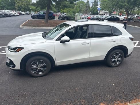 Used 2023 Honda HR-V EX-L image 12