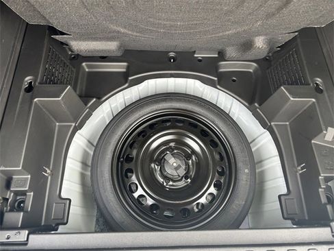 Used 2024 GMC Terrain SLE image 23