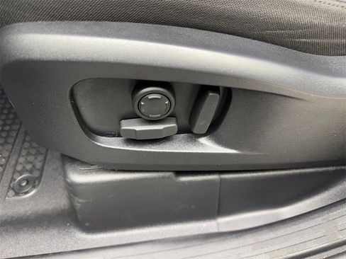 Used 2025 Land Rover Defender 110 S image 23