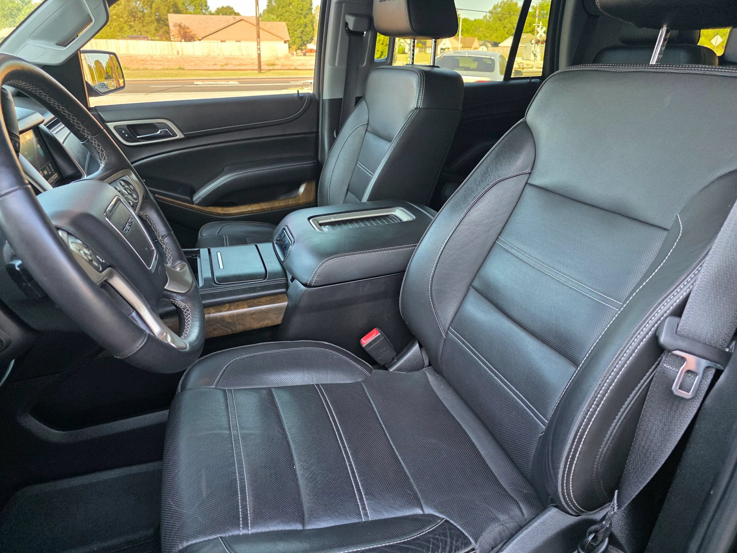 Used 2018 GMC Yukon Denali w/ Open Road Package AWD/4WD image 14