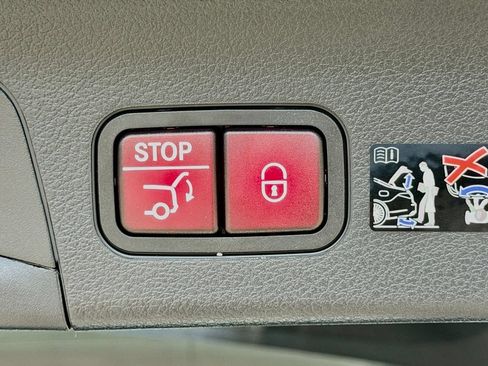 Certified 2026 Mercedes-Benz GLS 450 4MATIC image 14