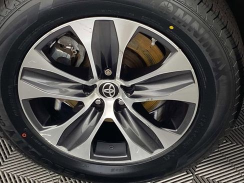 Used 2021 Toyota Highlander XLE image 30