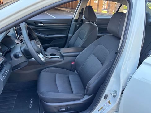 Used 2025 Nissan Altima 2.5 SV FWD image 31