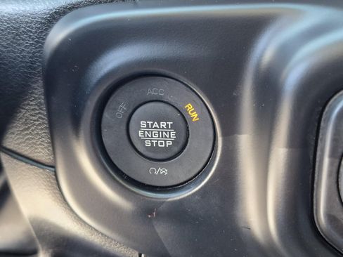Used 2023 Jeep Gladiator Mojave AWD/4WD image 32