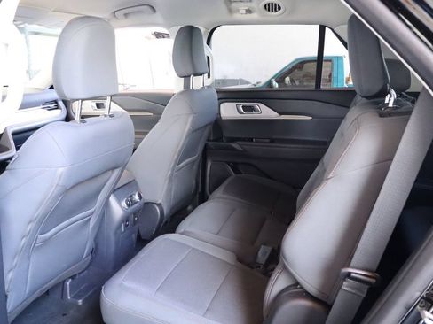 Used 2025 Ford Explorer Active RWD image 37