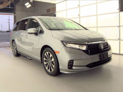 Used 2024 Honda Odyssey EX-L image 3