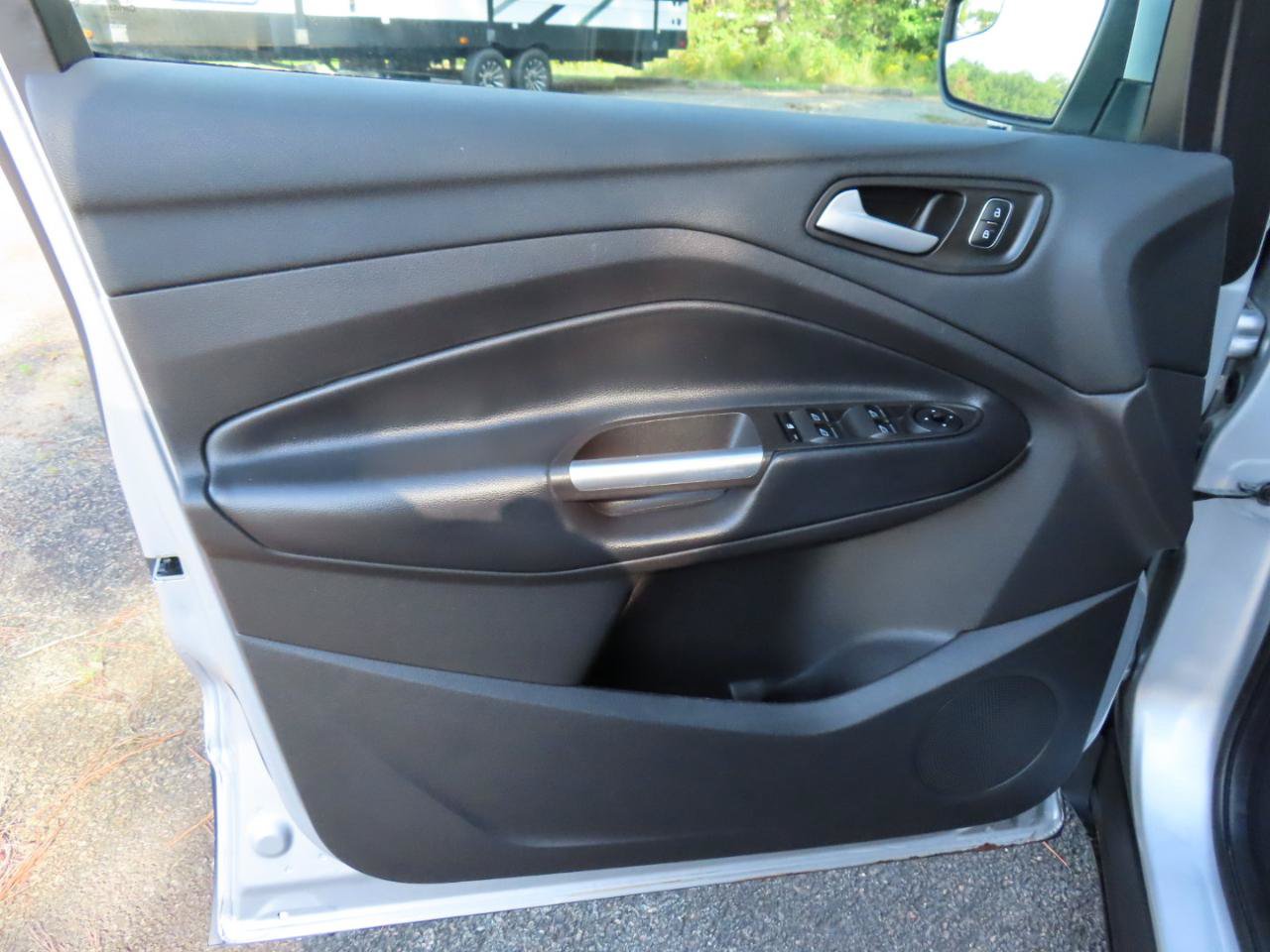 Used 2019 Ford Escape SE FWD image 16