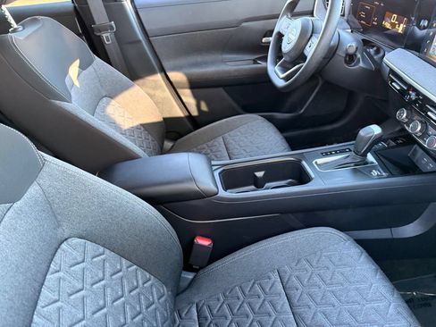 Certified 2025 Nissan Kicks SV FWD image 10