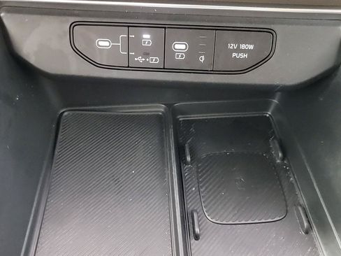 Used 2025 Kia Carnival SX FWD image 35