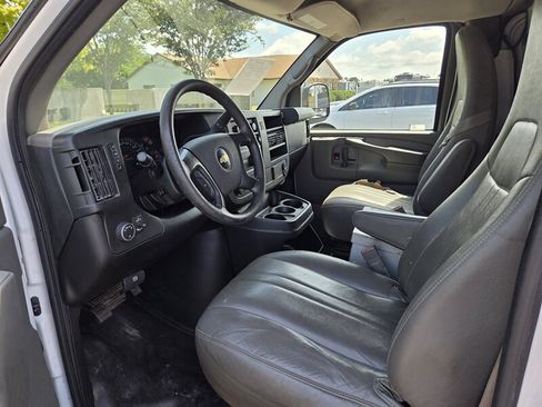 Used 2015 Chevrolet Express 2500 RWD image 10