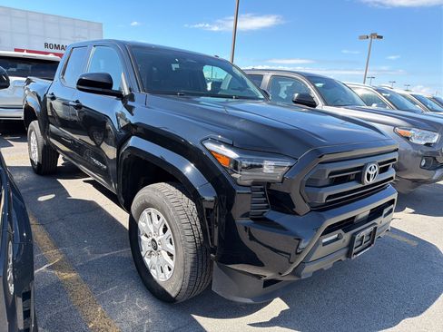 Used 2024 Toyota Tacoma SR5 AWD/4WD image 2