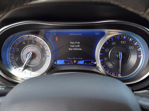 Used 2019 Chrysler 300 Touring w/ Sport Appearance Package RWD image 9