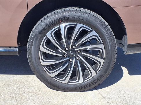 New 2026 Lincoln Navigator L Black Label AWD/4WD image 16