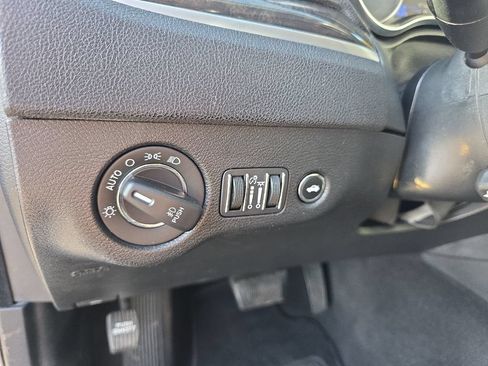 Used 2019 Chrysler 300 Limited RWD image 23