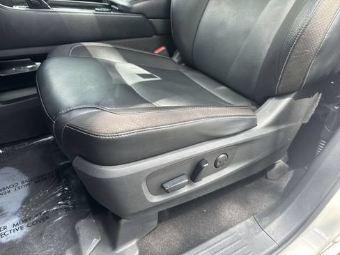 Used 2022 Nissan Pathfinder SL AWD/4WD image 32