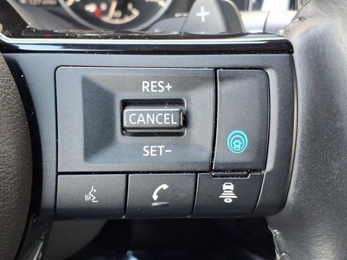 Used 2023 Nissan Pathfinder SL FWD image 32