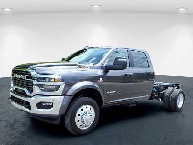 New 2026 RAM 4500 4x4 Crew Cab DRW image 2