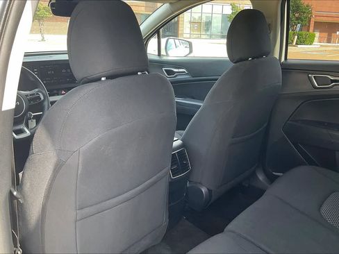 Used 2023 Kia Sportage LX image 12