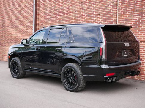 Used 2023 Cadillac Escalade V w/ LPO, ONYX Package AWD/4WD image 3
