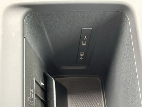 New 2026 Volkswagen Tiguan SE FWD image 25