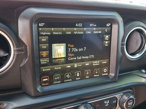 Used 2023 Jeep Wrangler Unlimited Sahara w/ Cold Weather Group AWD/4WD image 18